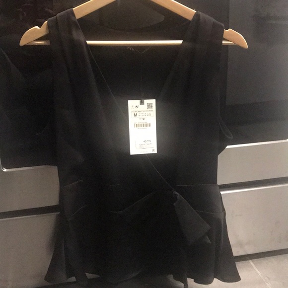 BRAND NEW Zara Bow Waist Top. Size M. Worth 46$. - Picture 3 of 4